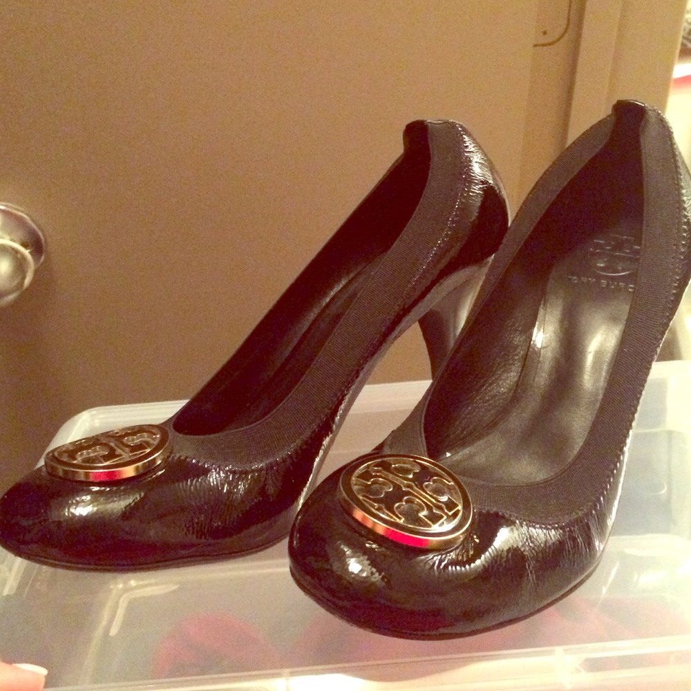 Tory Burch Black Patent Leather Heels with Gold Logo